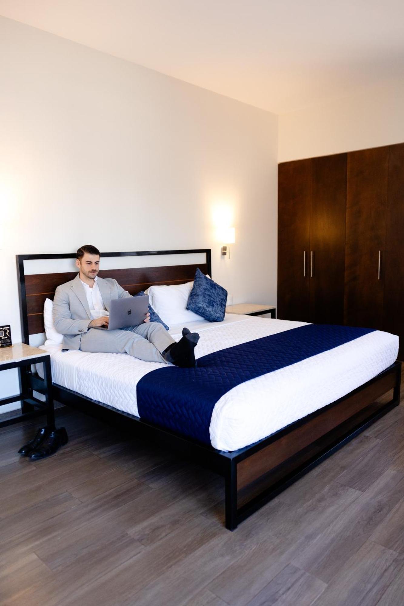 Refugio Hotel *